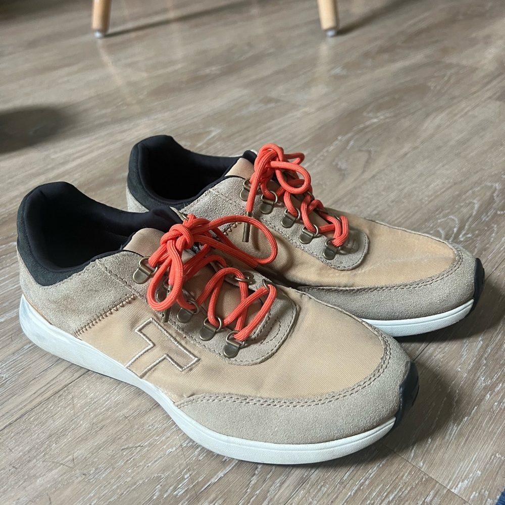 Tom’s Sneakers